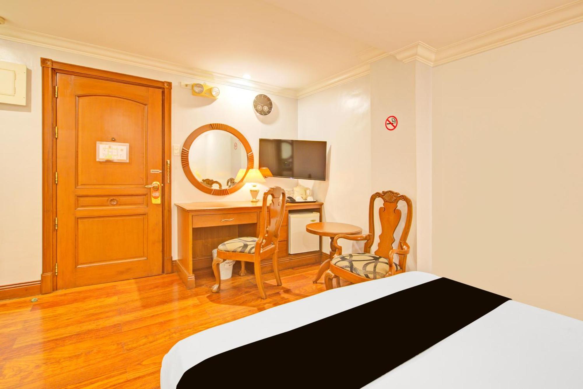 Townhouse Oak Vip Suites, Near Pnr Pasay Evangelista, Makati Manila Макати Экстерьер фото
