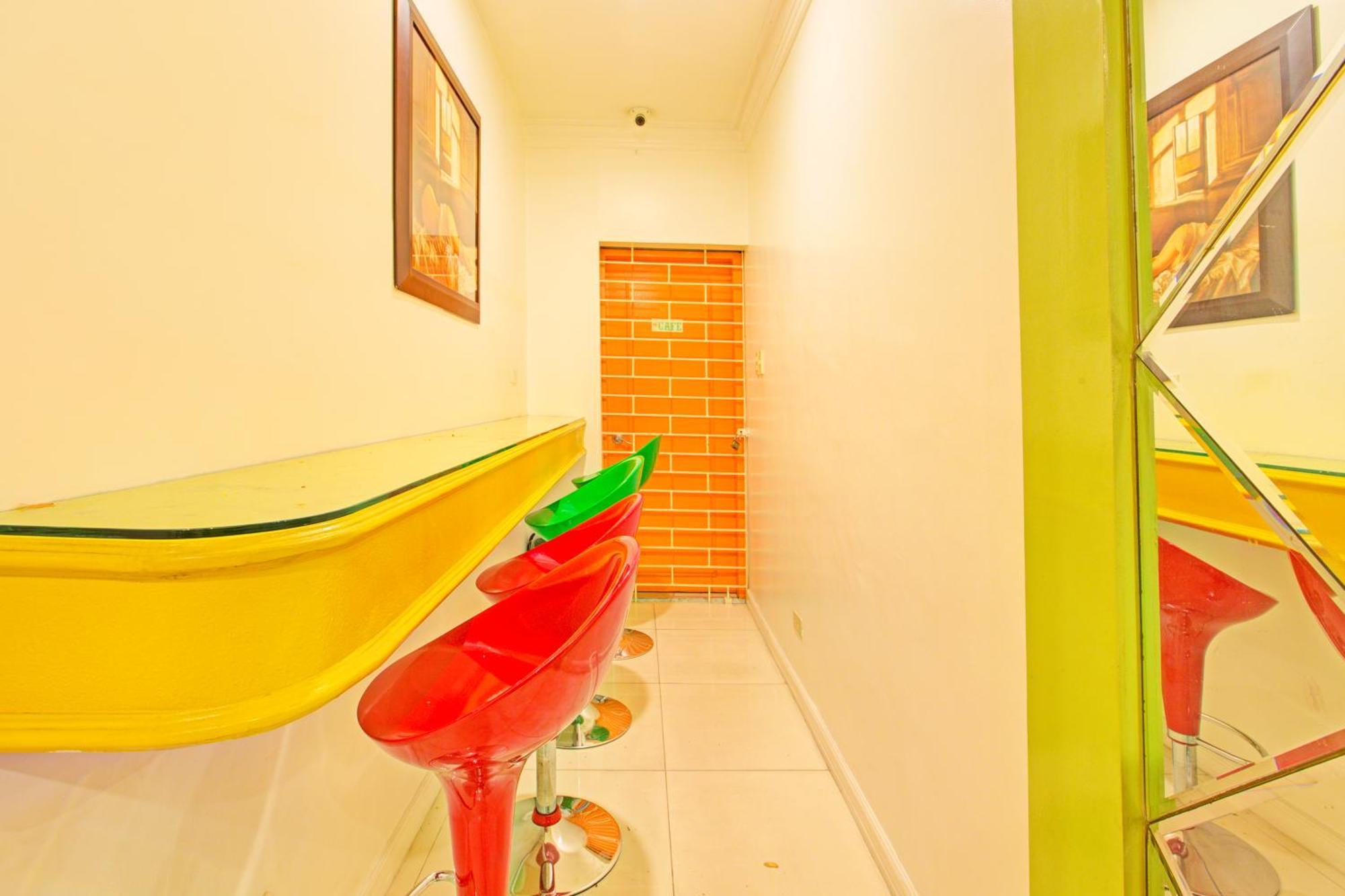 Townhouse Oak Vip Suites, Near Pnr Pasay Evangelista, Makati Manila Макати Экстерьер фото