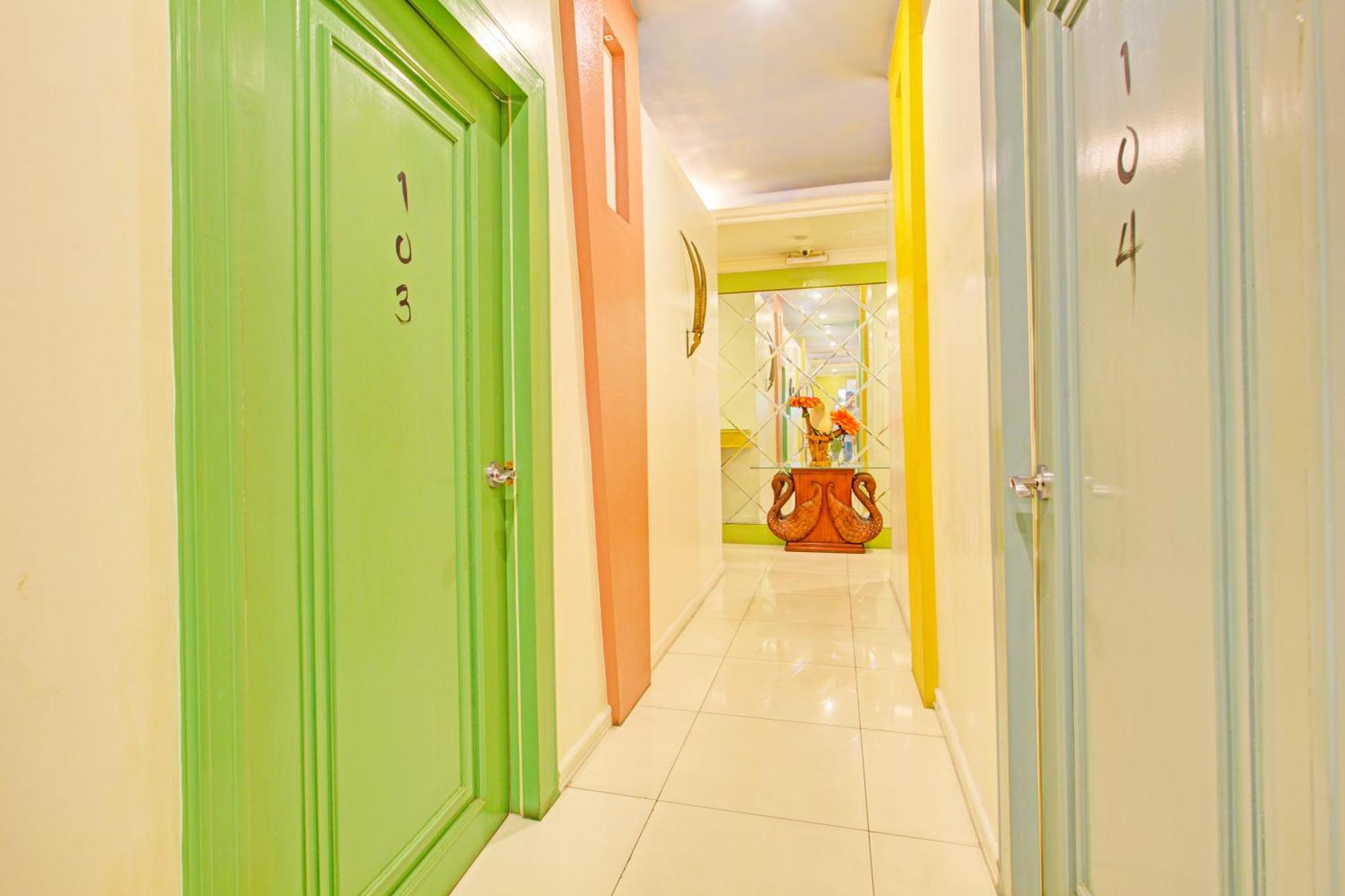 Townhouse Oak Vip Suites, Near Pnr Pasay Evangelista, Makati Manila Макати Экстерьер фото