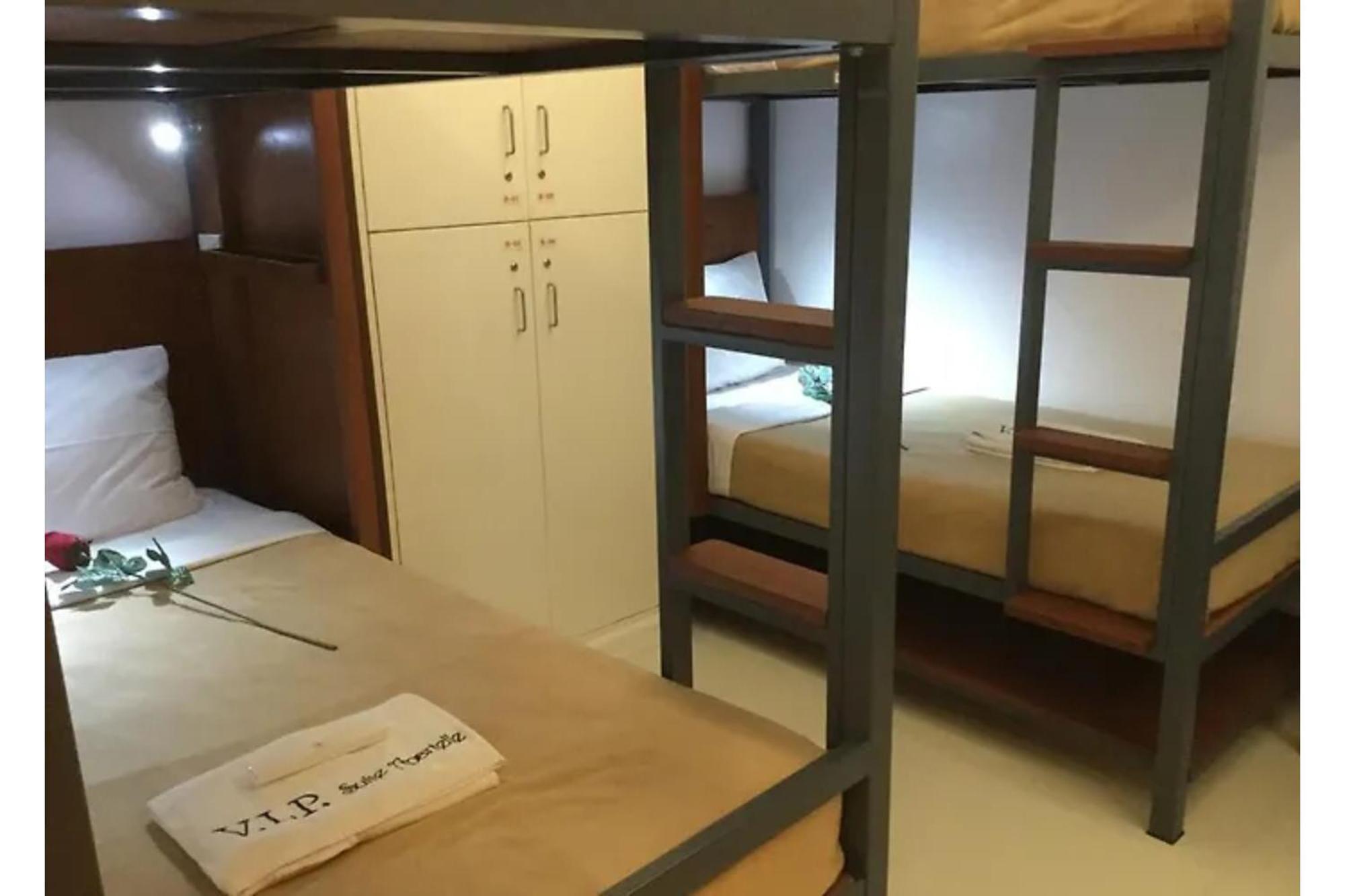 Townhouse Oak Vip Suites, Near Pnr Pasay Evangelista, Makati Manila Макати Экстерьер фото