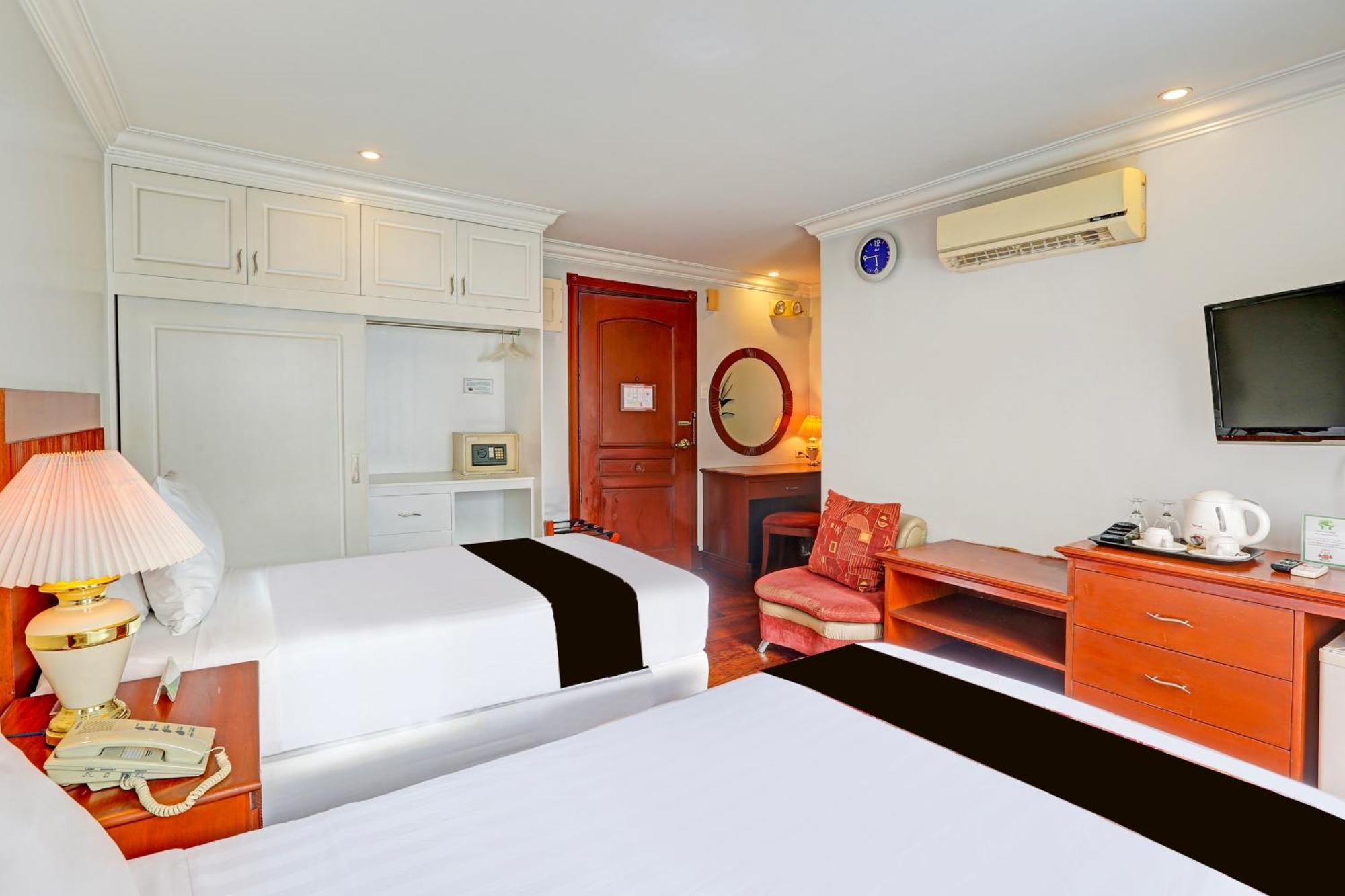 Townhouse Oak Vip Suites, Near Pnr Pasay Evangelista, Makati Manila Макати Экстерьер фото