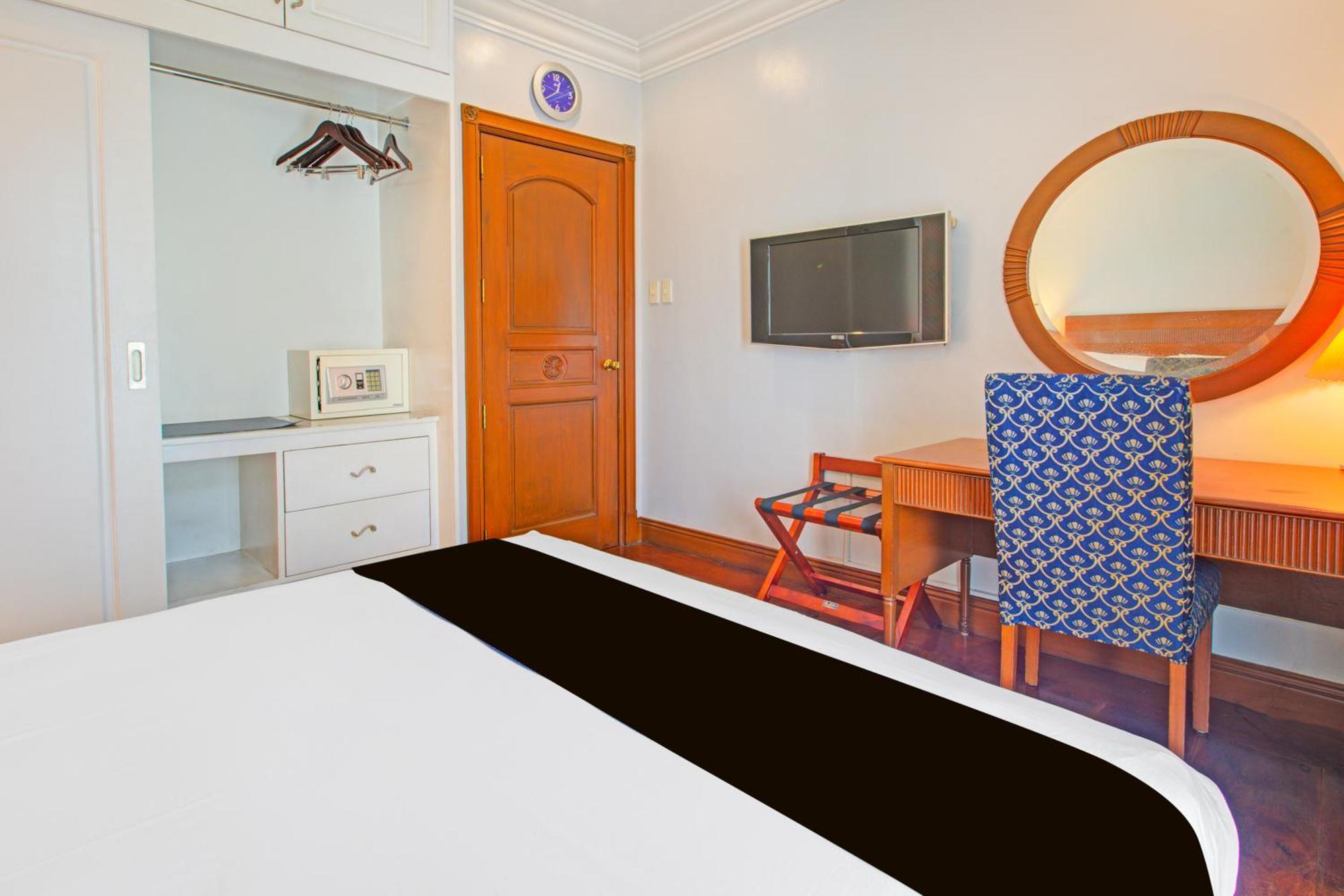Townhouse Oak Vip Suites, Near Pnr Pasay Evangelista, Makati Manila Макати Экстерьер фото